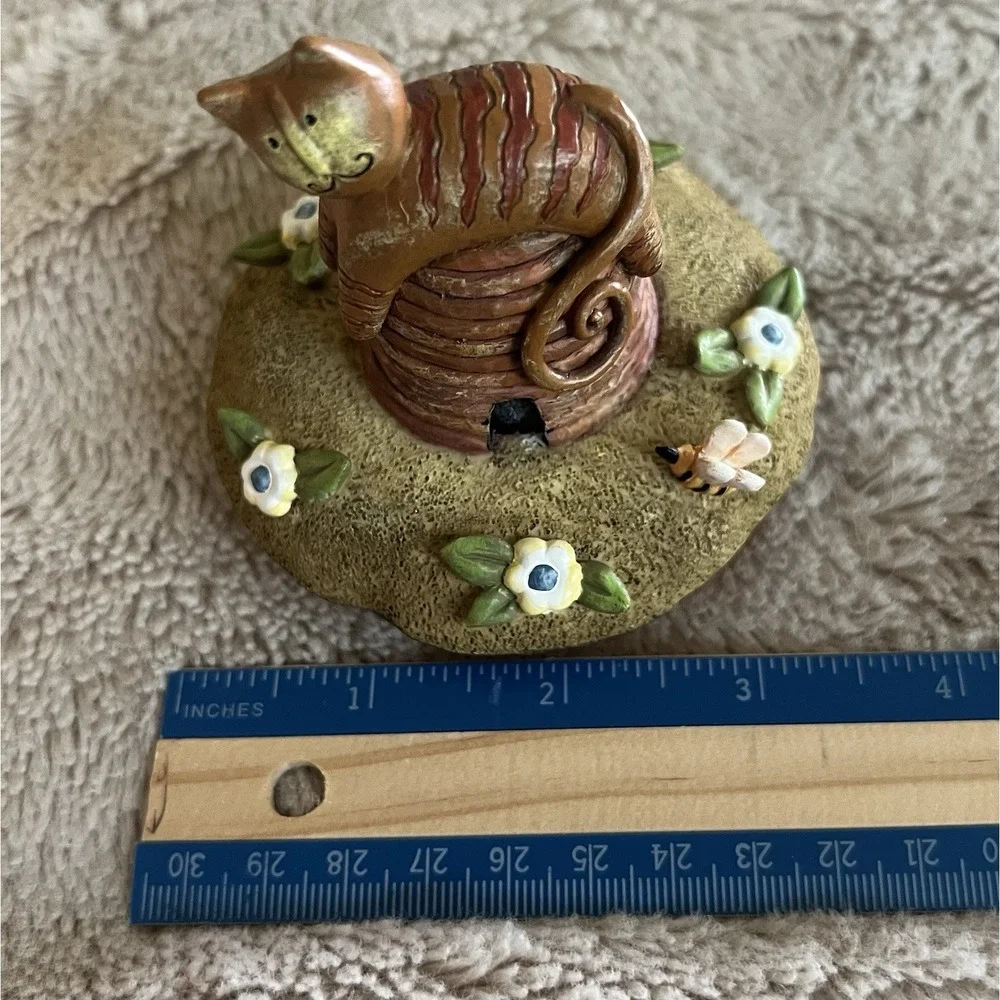 Lang‎ Candles LTD Curious Cat Topper #80190401 Kitty Top Of Beehive Bees Flowers
